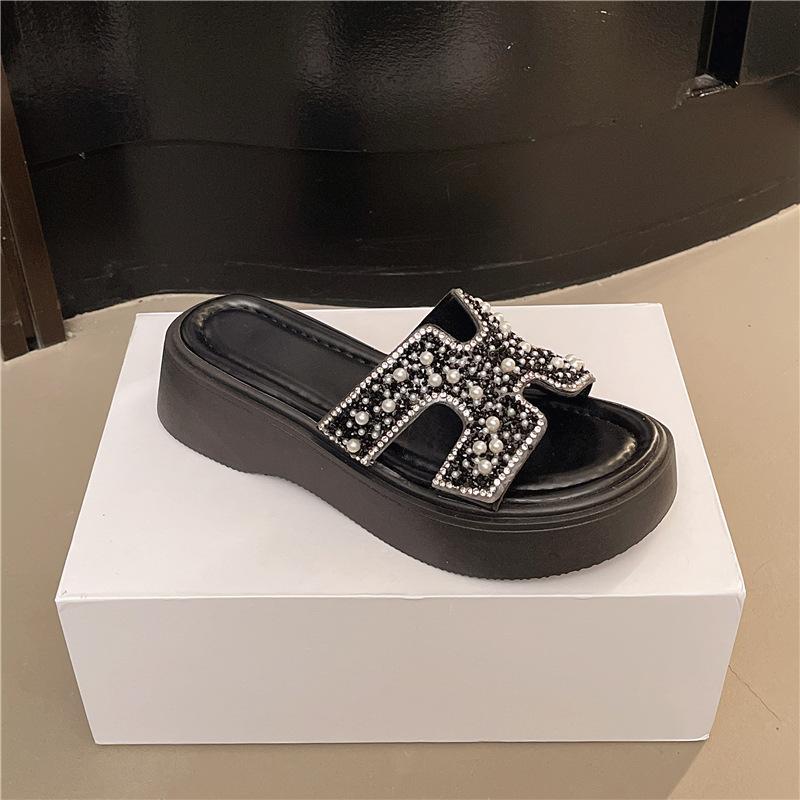 Beautiful rhinestone thick-bottomed cool slippers women's summer wear 2025 new fairy style with skirt beach one-word slippers