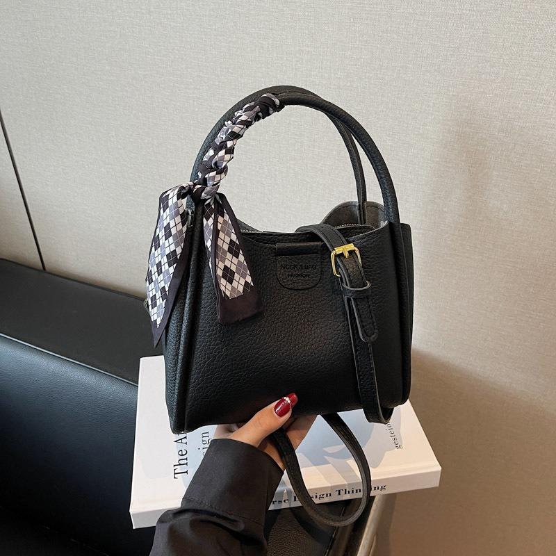 Popular Vegetable Basket Handbag Women's Spring New Bucket Bag Soft Leather Commuter Shoulder Messenger Bag