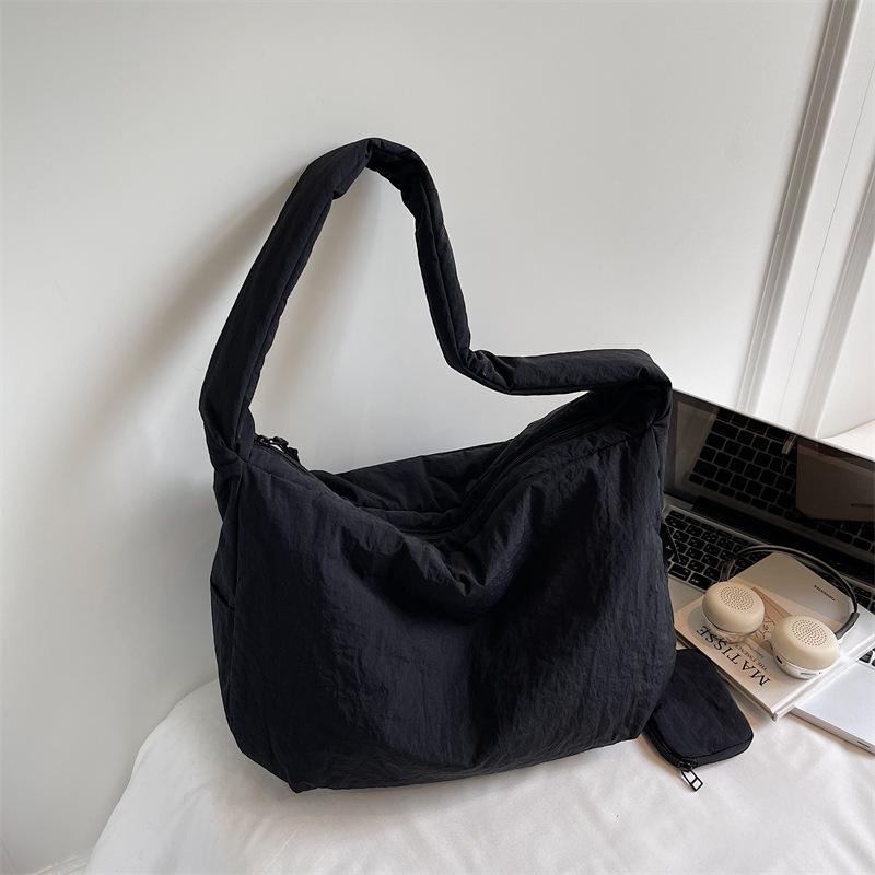 Relaxed Crossbody Bag for Women, Large-capacity Casual and Stylish Single-shoulder Bag, Commuting Dumpling Bag