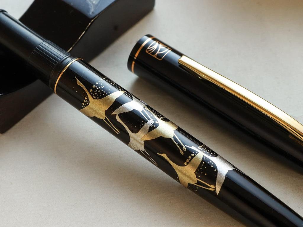 WANCHER Kuretake Modern Tsuruju Crane Fountain Limited Edition Fine Maki-e Pen, (F Nib, Black)