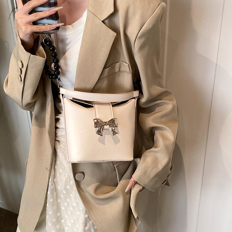 Chic Pu Leather Shoulder Bag 2024 Fashionable Spring Street Style Handbag