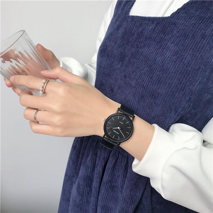 Minimalistischer Stil Jugend Uhr Männlich und Weiblich Schüler Lässig Mori Mittelschüler Schwarz und Weiß Paar Uhr