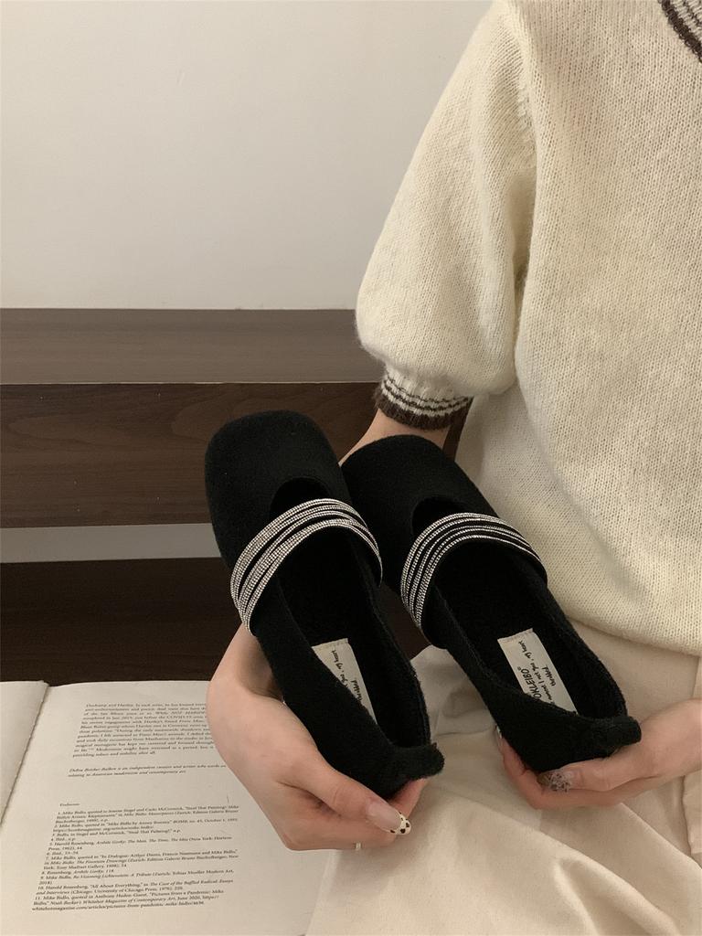 Französische Mary Jane Schuhe aus Samt mit Strasssteinen und flachem Boden für Damen, Herbst und Winter 2025, neue flauschige Einzel-Schuhe mit leichtem Ausschnitt, Damenschuhe
