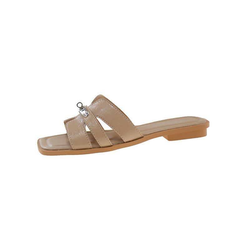 Silver small lock flat shoes 2025 new open-toe slippers holiday fashion wear French sandals