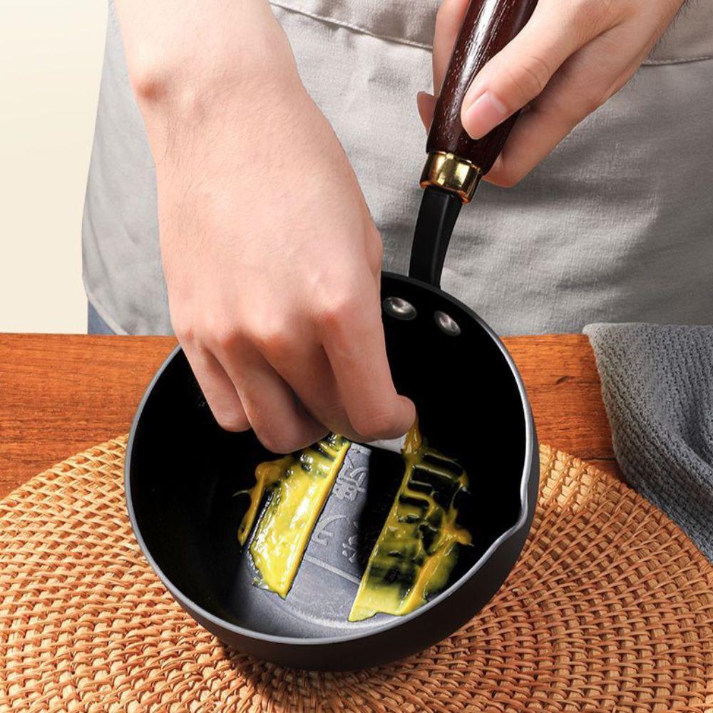 Uncoated Oil Splashing Pot Wooden Handle Omelette Pan Universal Butter Melting Pot  Stove
