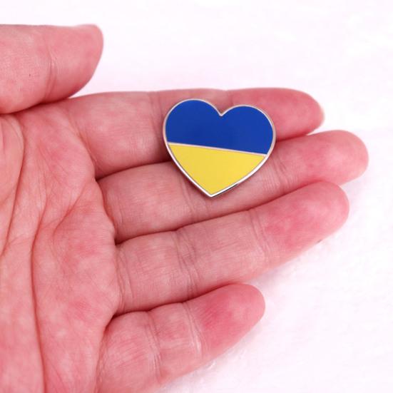 Flag of Ukraine Heart Badge Metal Button Badge Heart Shape Brooch Lapel Pins Clothing Accessories for Jacket Hat Bag