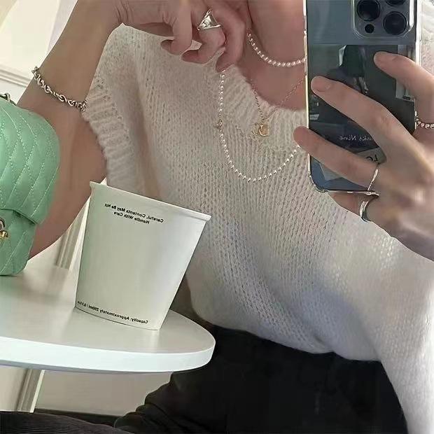 French-style double-layered long pearl necklace baby Pearl necklace, a delicate and stylish chain for sweaters and necks, designed for women