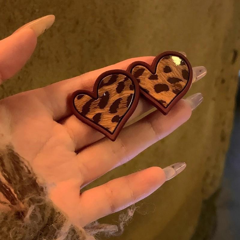 European and American Retro Leopard Print Irregular Love Stud Earrings Women's Simple Earrings Autumn and Winter Ears