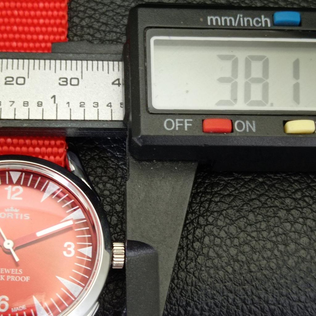 VINTAGE HAND-WINDING REFURBISHED SWISS MENS RED COLOR DIAL WATCH a701040-5 R205a-a701040