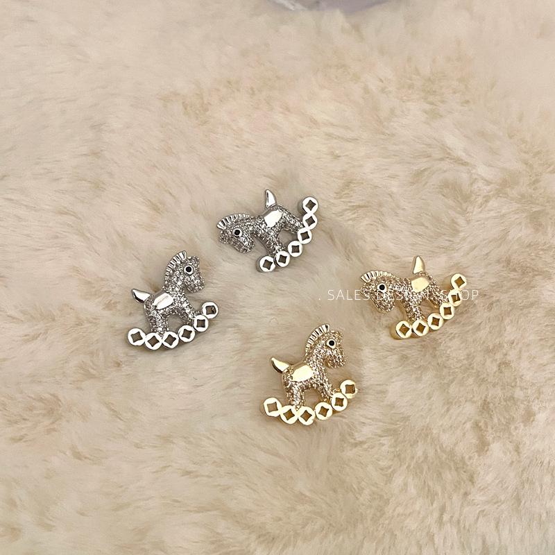 Diamond-Studded Silver Needle Horse Earrings: Elegant, Versatile, and Luxurious