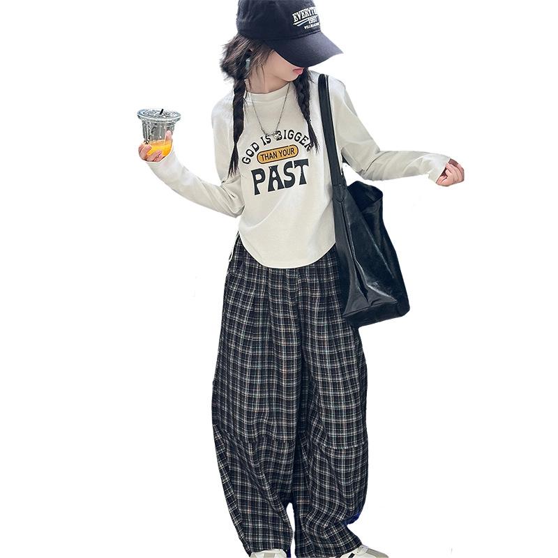 Sportliches zweiteiliges Mädchenset Herbst 2025: Buchstaben Kordelzug T-Shirt & Karierte Hose (Größe 7)