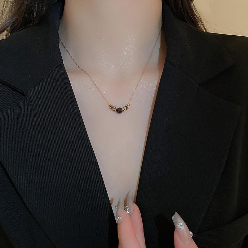 Autumn and winter retro coffee color tiger's eye stone pearl necklace temperament collarbone chain Maillard necklace women