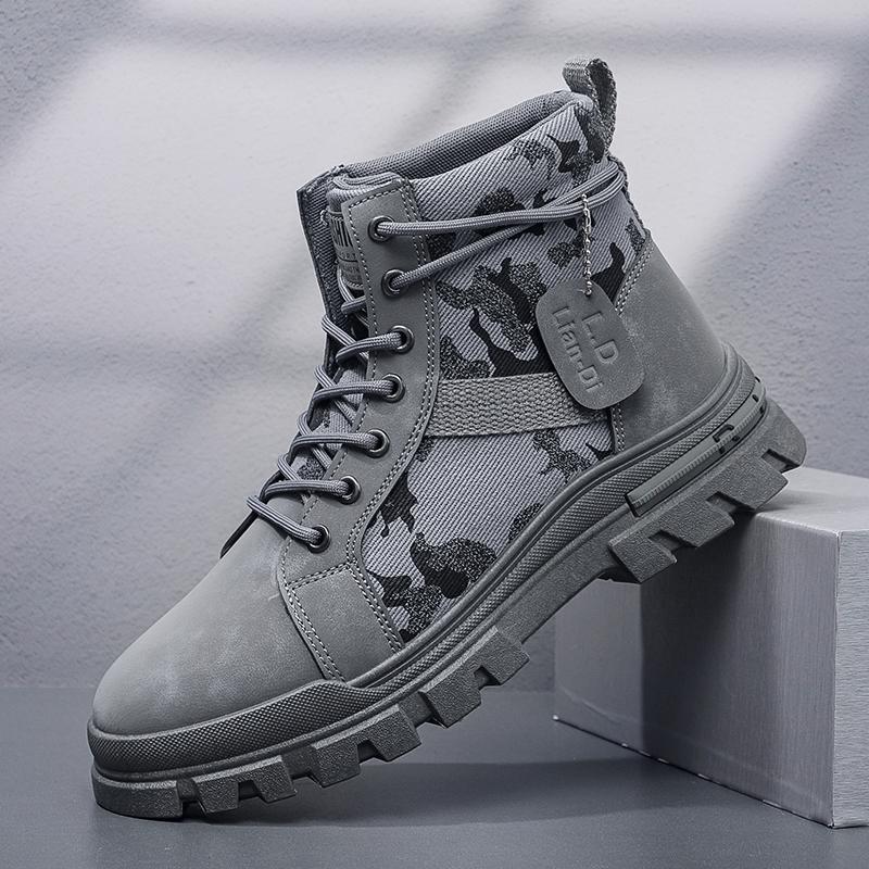 Men's high-top casual sports shoes are breathable, anti-slip, comfortable and fashionable. Men's short boots are large size