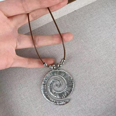 Bohemia Retro Sliver Color Striped Spiral Symbol Pendant Wax Thread Necklace for Women Beach Vacation Simple Personality Jewelry