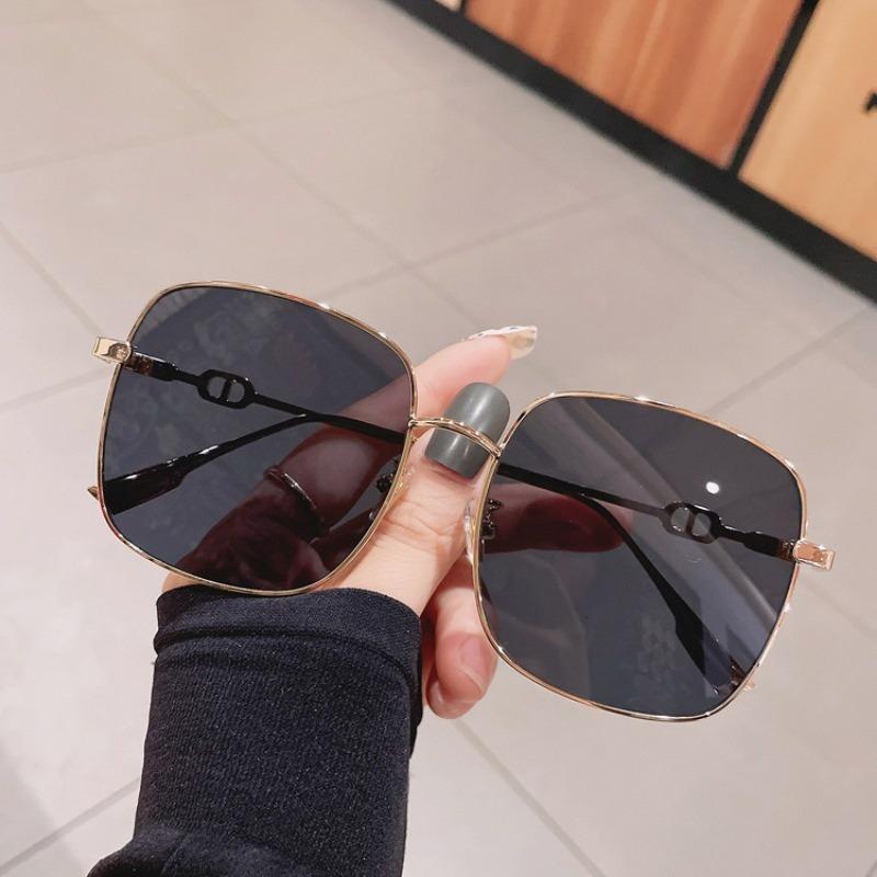 Sunglasses for Women Fashion Square Frame Beach Gradient Sunglass Fashion Eyewear UV400 Eyeglasses