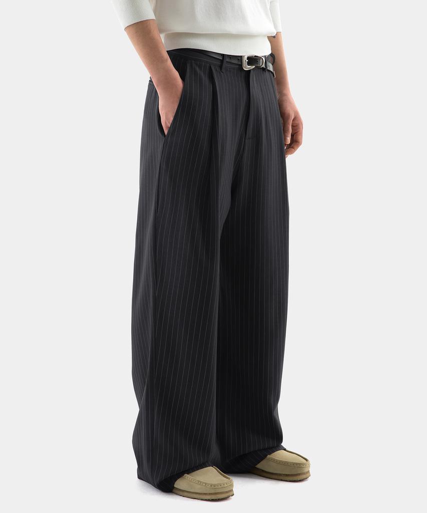 BRENSON Fluid Stripe Single-Pleat Slacks (Charcoal)