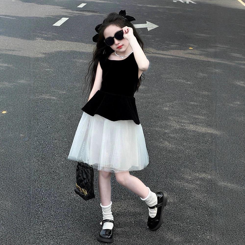 Sofort verfügbar Hochwertiges Schwarzes Netzkleid für Mädchen - Stilvolles 2026 Design