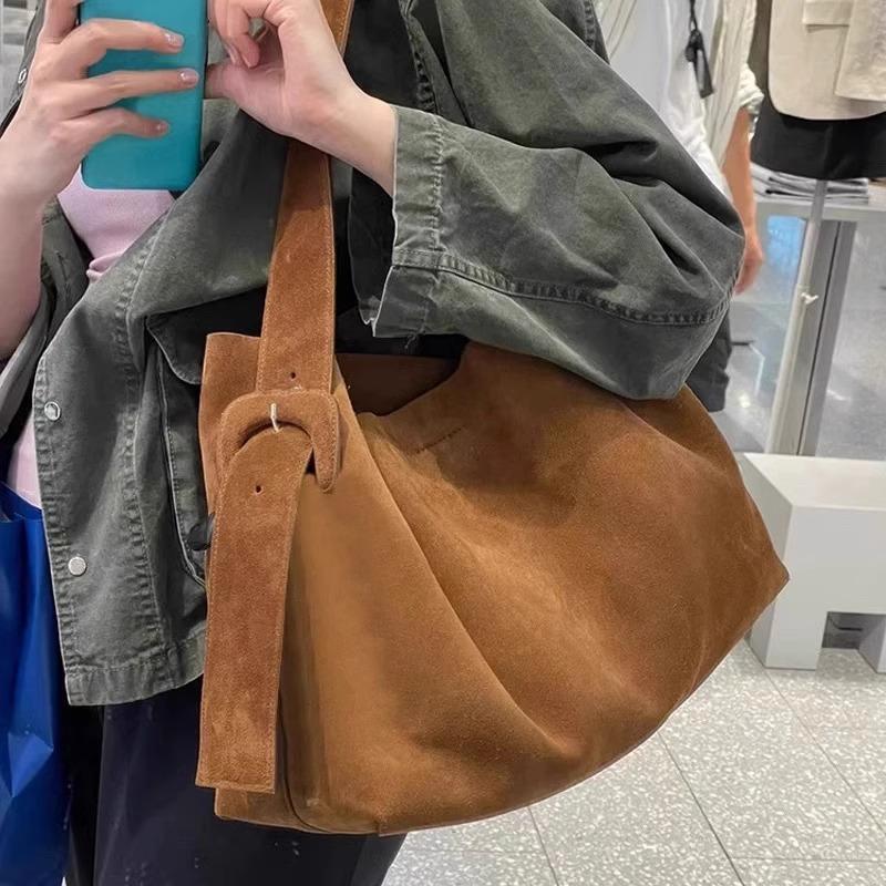 Einschultertasche mit großem Fassungsvermögen, vielseitig für den Arbeitsweg, elegant und lässig, mattierte Bucket Bag, Tragetasche