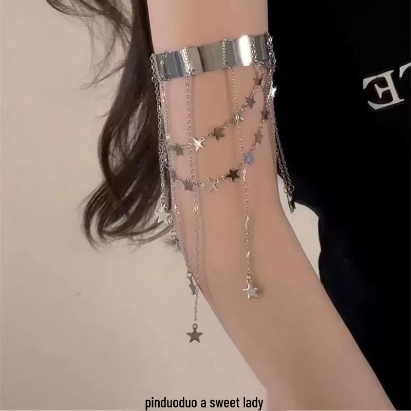 Spicy Girl Style: Chic Tassel Star Arm Band, Sweet yet Cool Metal Design, Trendy and Edgy Arm Bracelet