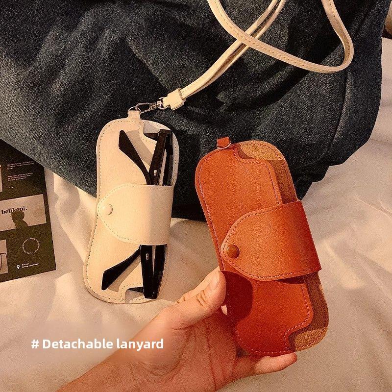 Retro Glasses Storage Bag Can Be Hung Around The Neck for Travel Sunglasses Glasses Case with Detachable Shoulder Strap To Prevent Lost Glasses Case