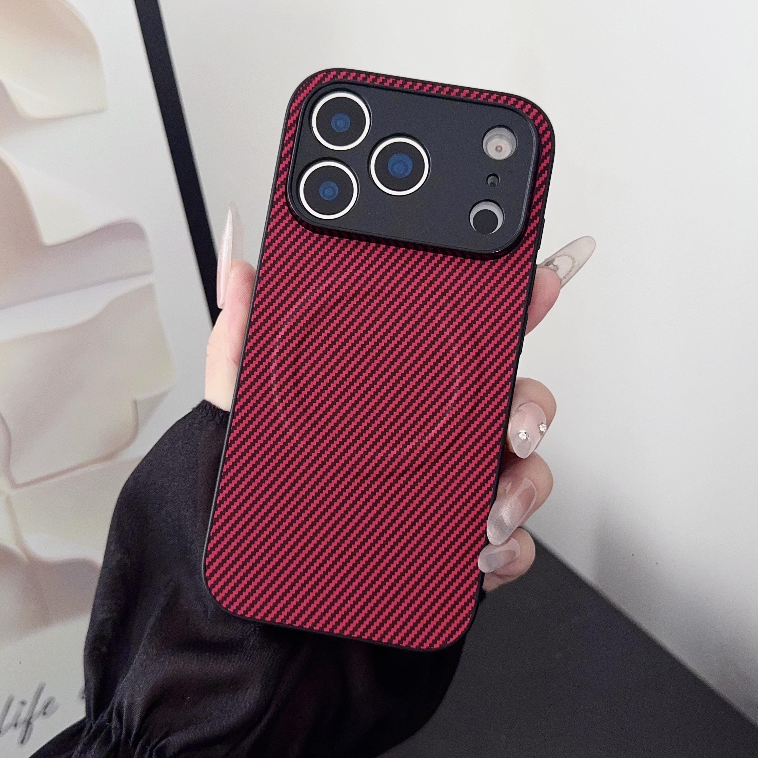 

Магнитный чехол для телефона с текстурой карбона для Apple iPhone 13 14 15 16 17 Pro Max Plus, тонкий защитный чехол с нескользящим краем iPhone 15 красный