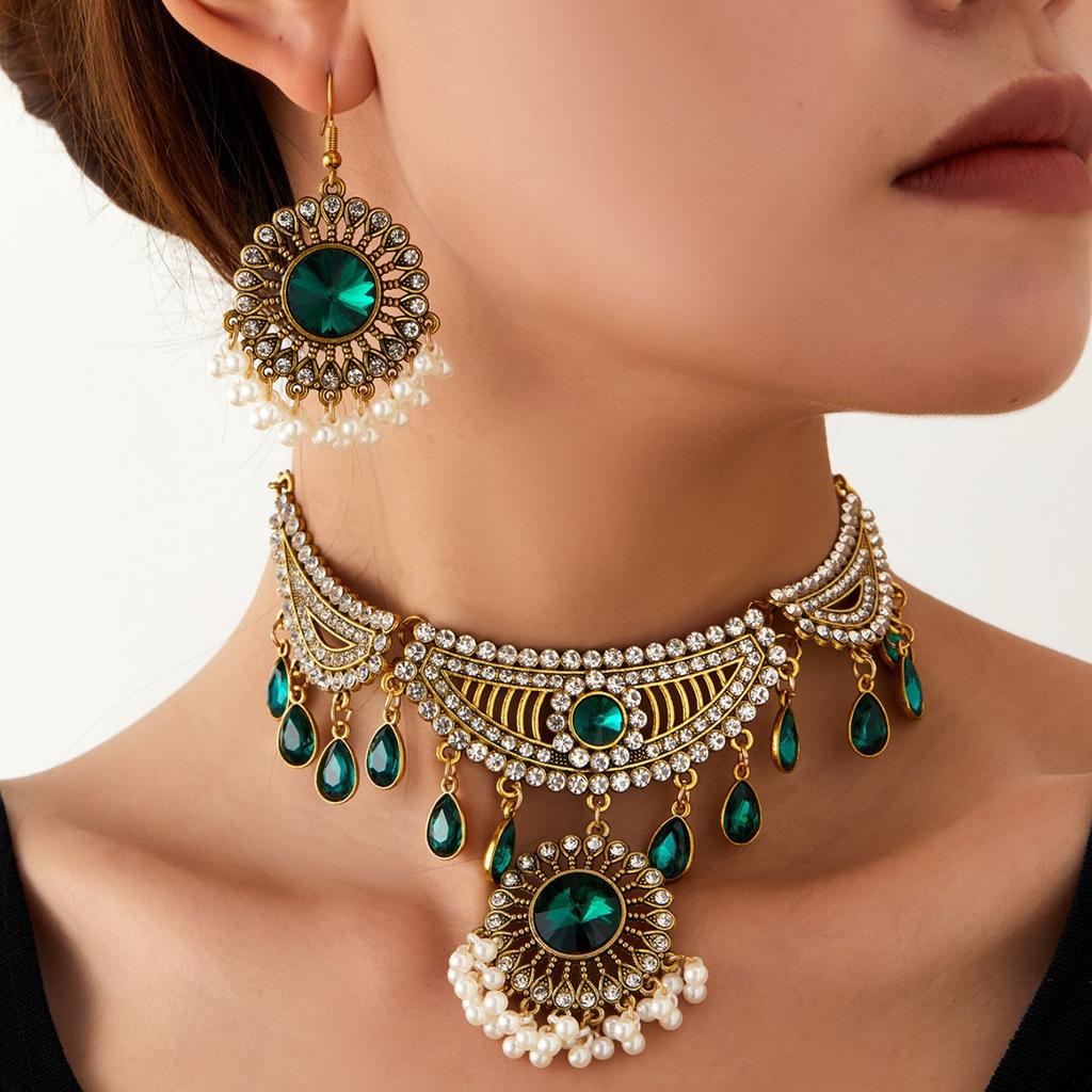 Vintage Bohemian Rhinestone Necklace Set Light Court Style for Women