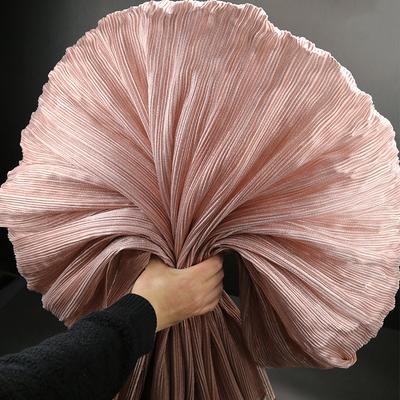1M Metalická Organza Skládaná Látka Perleťová Příze Textura Skládaná Designová Látka Pro Svatbu Pódium Šaty Texturované Pozadí