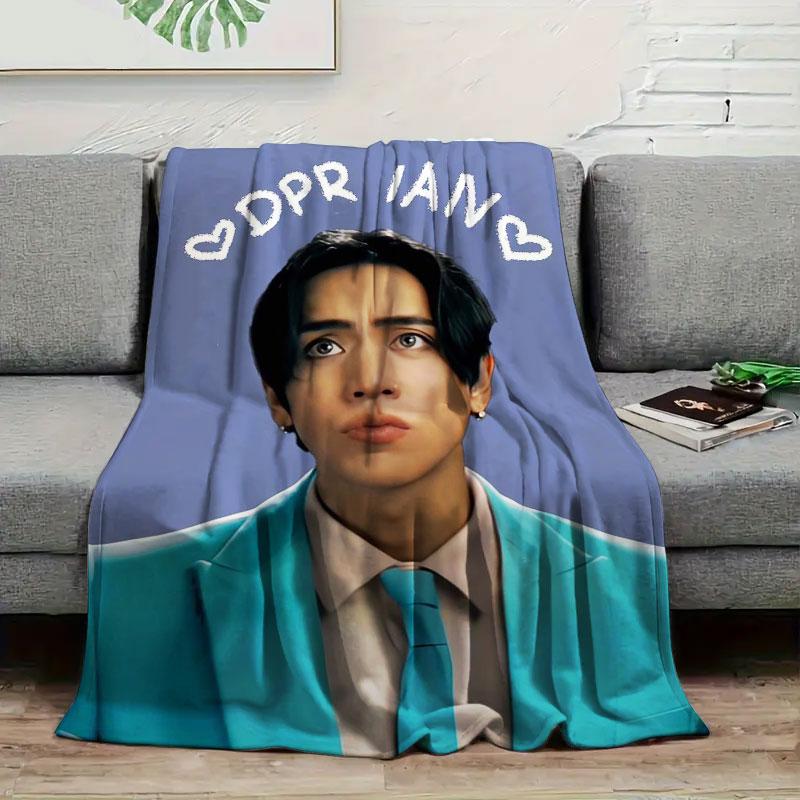1Pc dprian Print Flannel Blanket, High quality Comfortable for All Seasons, Warmth and Comfort, Perfect for Christmas Gifts