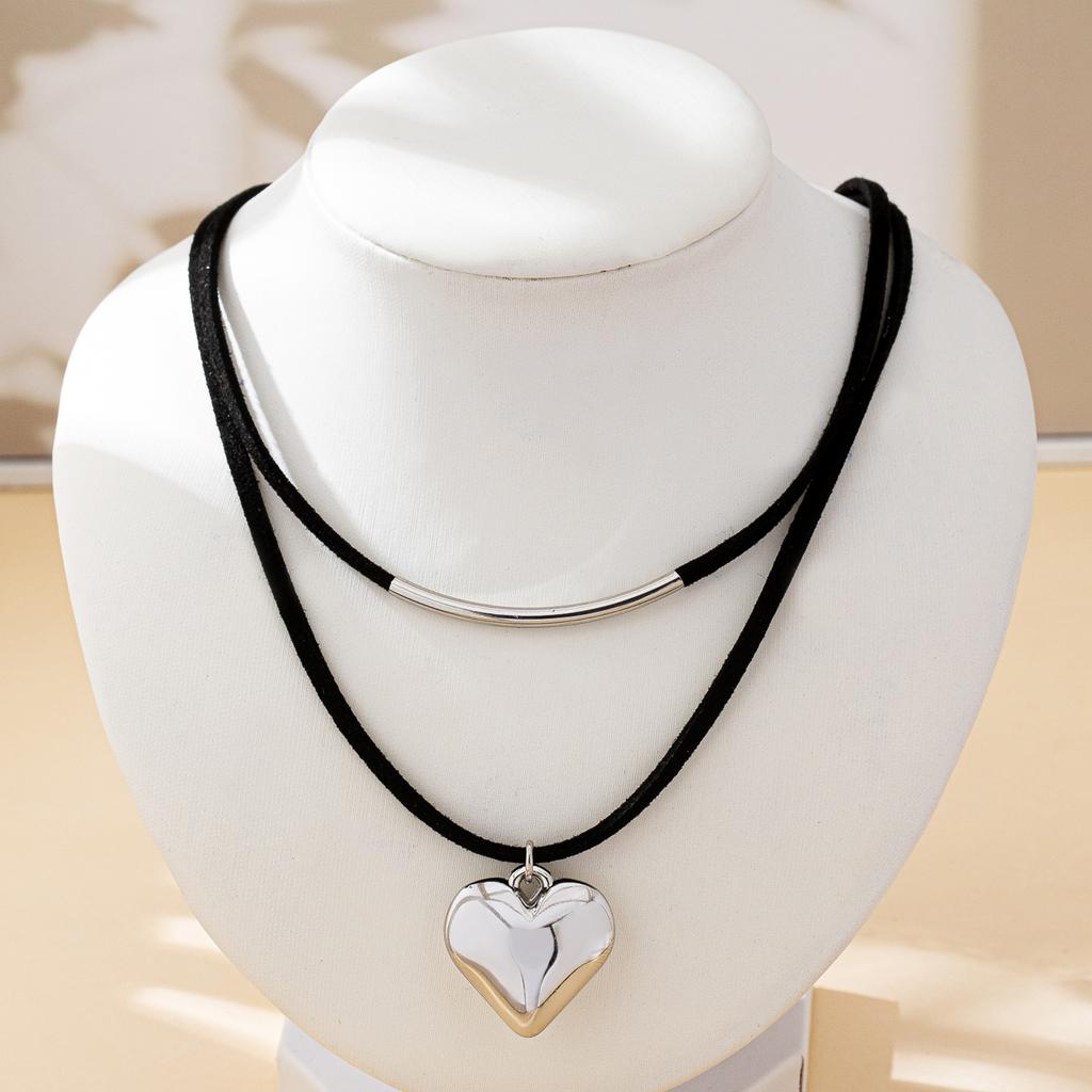 One Piece of Women's Pendant Necklace Ccb Heart-Shaped Velvet Rope Fashion Simple Pendant Necklace Suitable for Daily and Holiday Wear