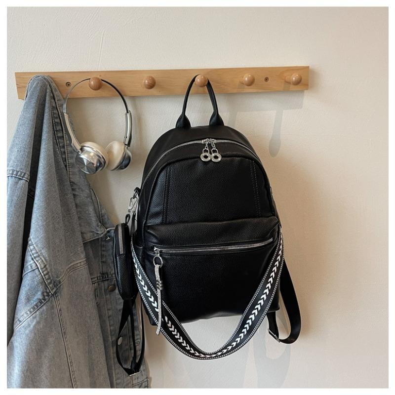 Large-capacity commuter women's bag spring and summer new trendy backpack simple fashion lightweight travel backpack