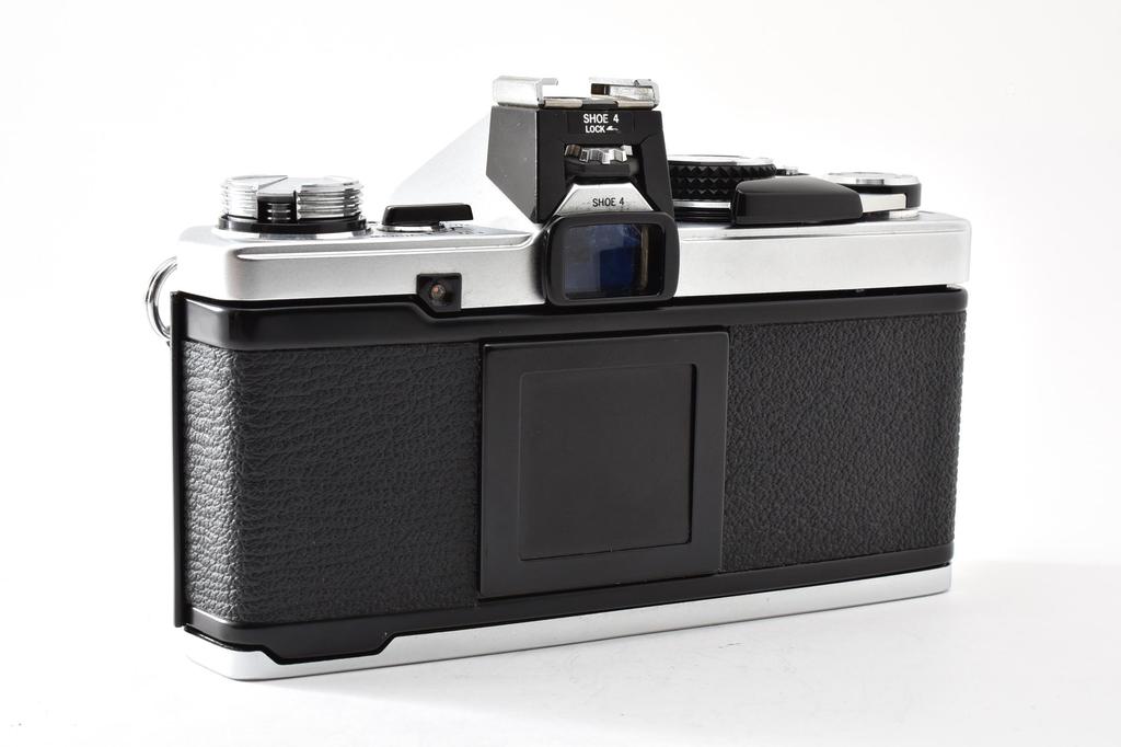 [USED] Olympus OM-2n Silver SLR Film Camera w. Zuiko 28mm 50mm 75-150mm + Winder + Flash, Near Mint, From JAPAN