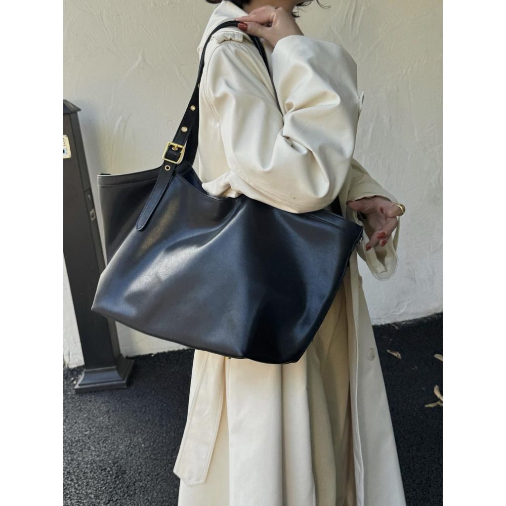 2026 New Tote Bag Large Capacity Commuter Bag Fashion Armpit Shoulder Bun Mother Bag Shopping Bag Leather Women's Bag