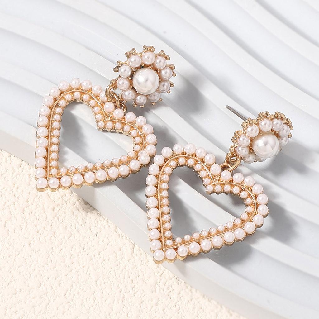 Korean Version of Simple Temperament, Imitation Pearl Hollow Love, Daily Versatile Commuter Earrings, Lady Gentle Women's Style