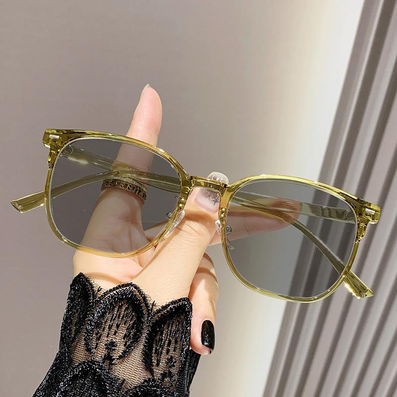 Photosensitive Color-Changing Glasses, Large Frame Plain Face, Anti-Blue Light Myopia Glasses Frame For Women, Ultra-Light And Thin Flat Glasses