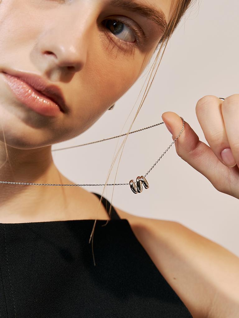 Hei Bold Lilies Pendant Necklace