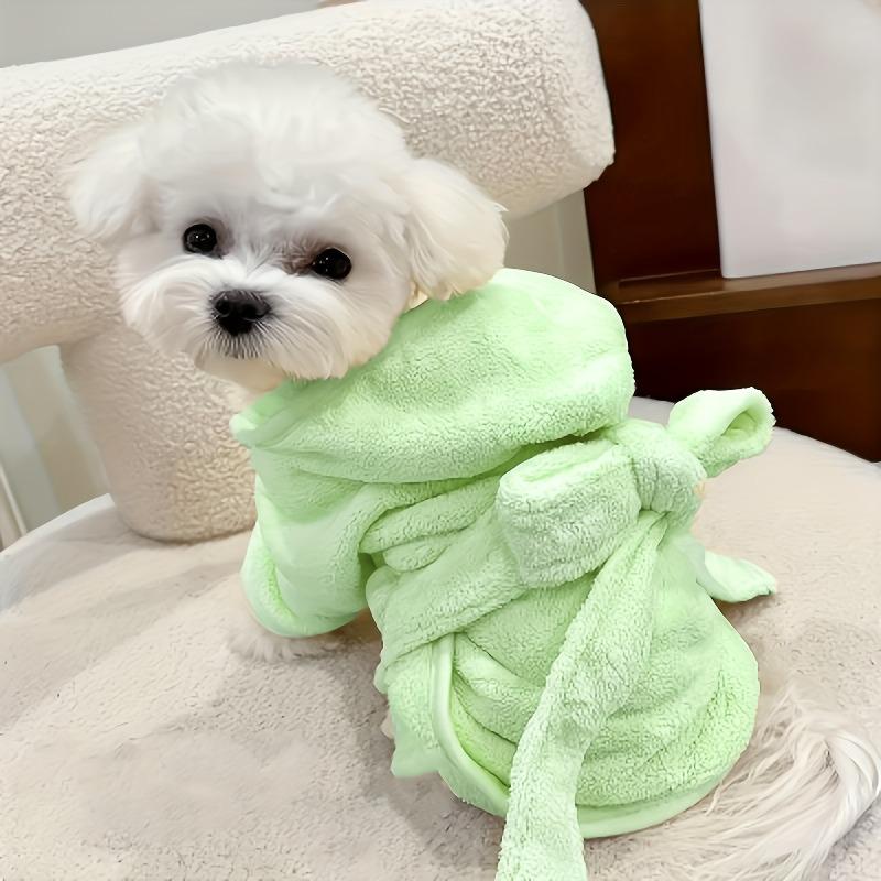 Super absorbent pet bathrobe, quick-dry and soft. All-season use for small dogs and cats with secure closure