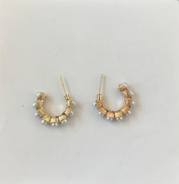 Korean Style Geometric Twisted Heart Earrings: Light Luxury Multi-Layer Niche Ear Jewelry for Women