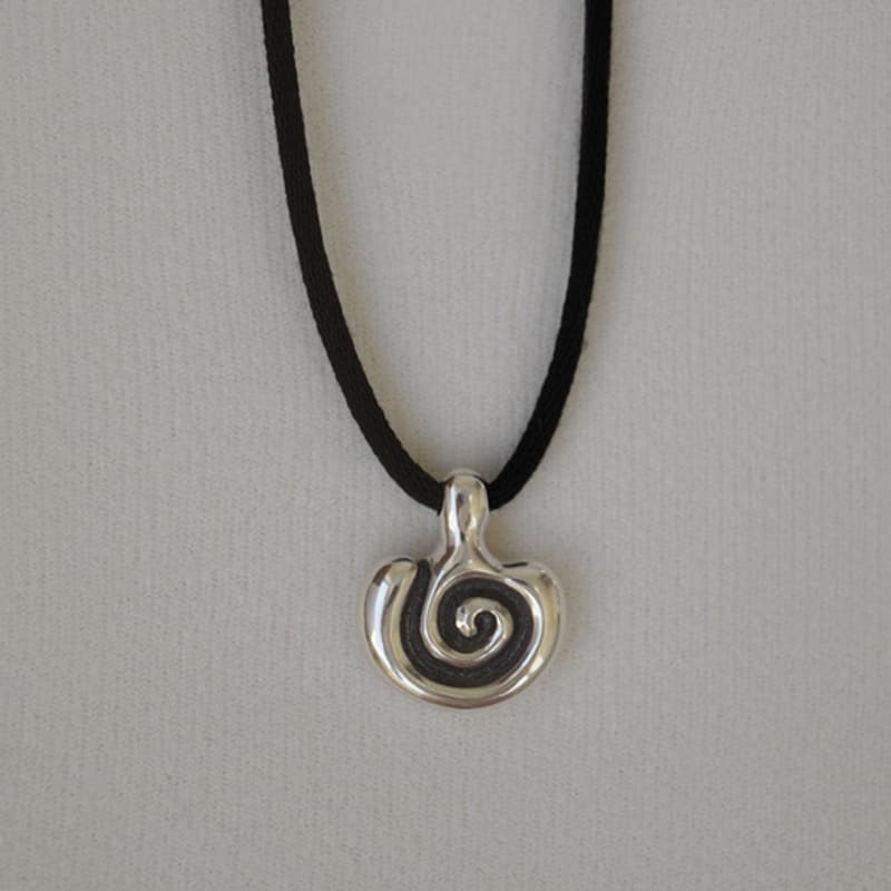 ANDEZVOUS SPIRAL STRING NECKLACE