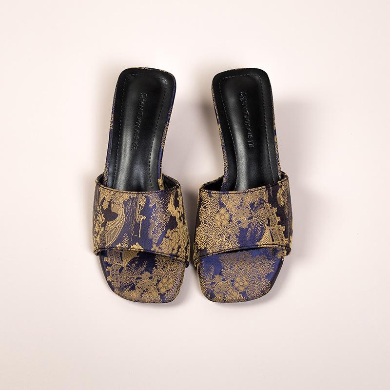 

Летние прохладные тапочки модная женская обувь тонкий каблук 2025 с принтом национальный стиль новый квадратный носок с открытым носком высокий каблук 42