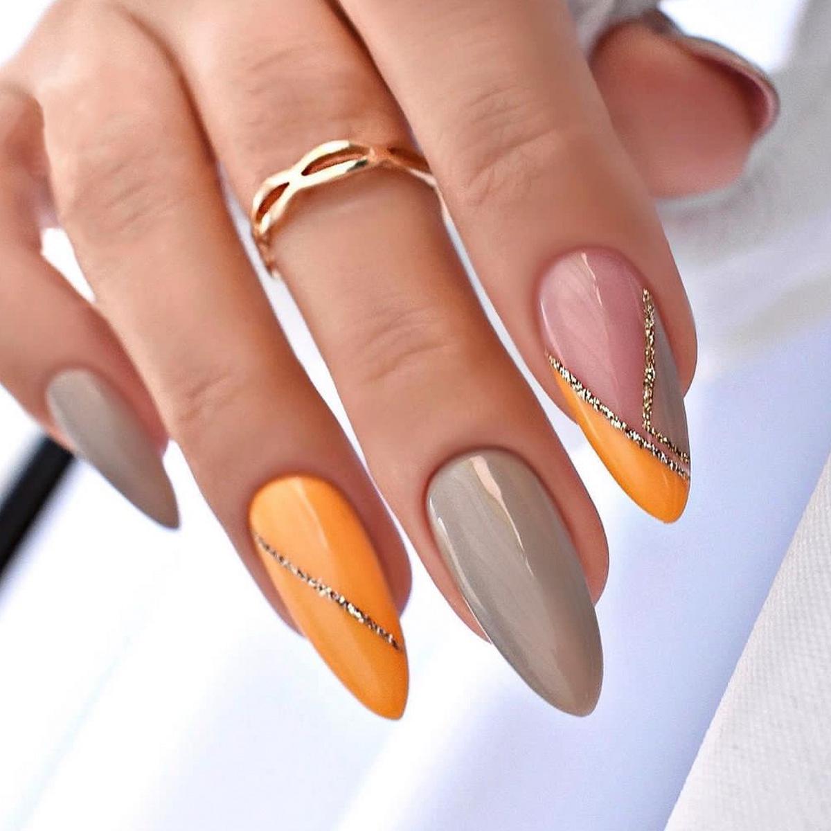 

French Tip Glitter False Nails - 24-Piece Set of Wearable Nail Art Patches