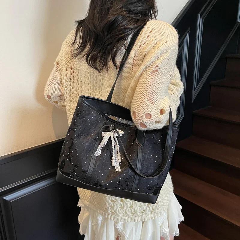 PU Solid Color Large Capacity Casual Tote Autumn Retro Versatile 2026 Fashi Bags for Women New Temperament Shoulder Bags