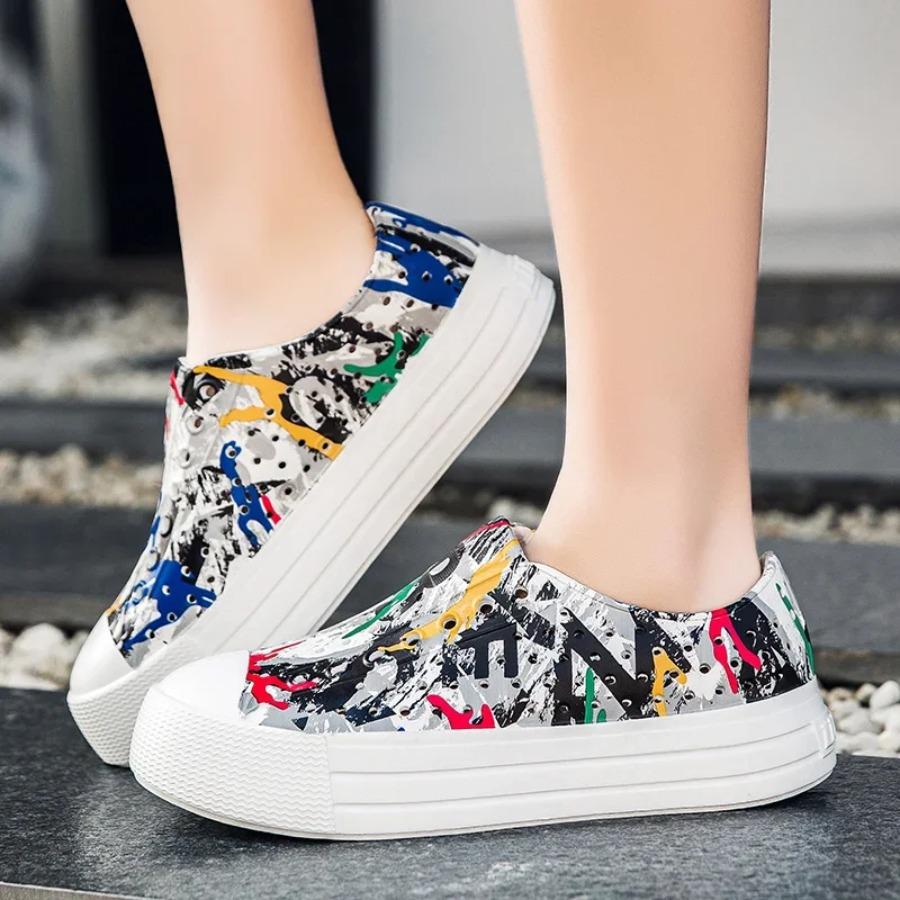 2025 Women's Thick Sole Hole Shoes Leopard Pattern Colored Printing Outdoor Fashion Beach Lightweight Anti Slip Muller Shoes