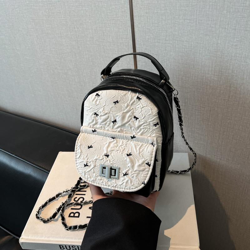 

Сумка Контрастный цвет Нишевый Женский Рюкзак 2025 Весна и Лето Новый Мини Универсальный Цепь Супер Огонь Рюкзак Маленькая Книга