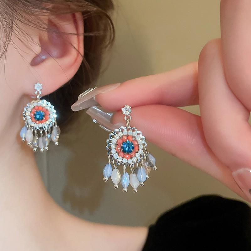 Strieborné náušnice s diamantovým motýľom a strapcami, Retro európsky a americký štýl, Luxusné a elegantné pre ženy