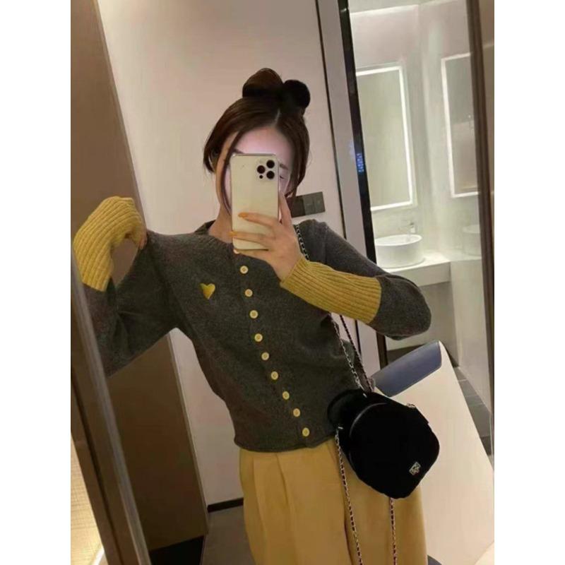 A Color-blocking, Heart-shaped Embroidered Round-neck Sweater Cardigan for Women, A Spring-like, Elegant and Slimming Knitted Top