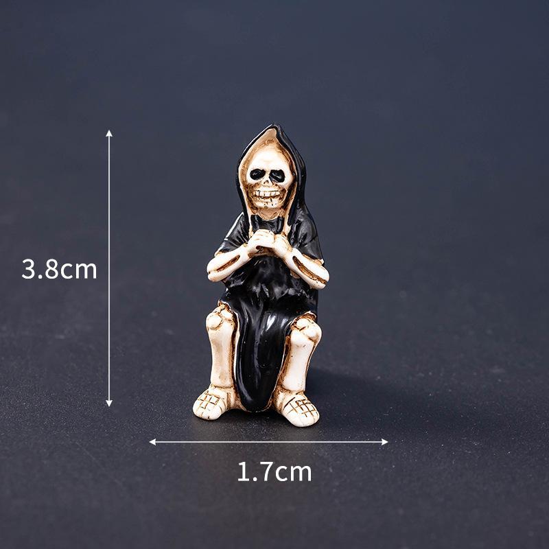 Halloween Mini Resin Figurine Scary Skull Coffin Chair House Decor for Haunted House Indoor Outdoor Party Prop