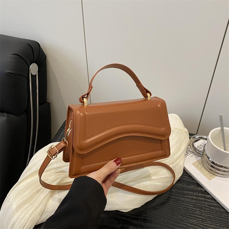 Personalized trend contrasting colors, fashionable and simple 2025 summer indentation new single shoulder oblique span portable small square bag