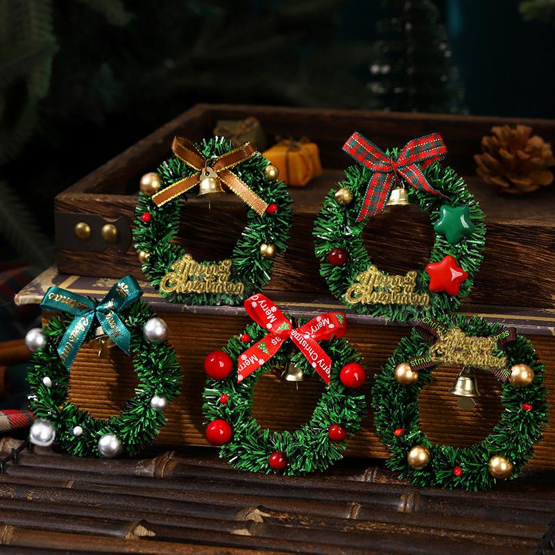 1PC Green Cute Christmas Fridge Magnet Holiday Decor Magnetic Disc with Floral Wreath Gifts For Friends Plastic Home Decor