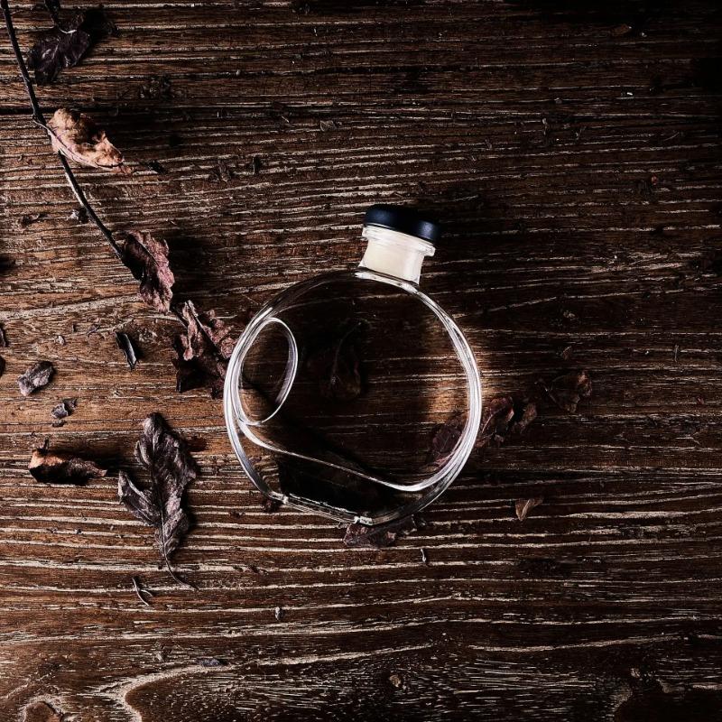 Oblateness Shaped Mini Whiskey Bottle Simple Outdoor Easy Carry Lead-free Glass Whiskey Decanter Transparent Liquor Vodka Bottle