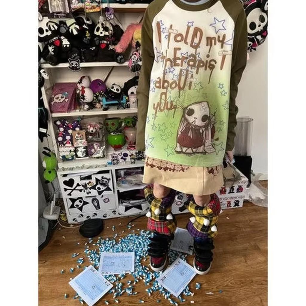 2KWEIRD Y2k Ästhetisches Langarm-T-Shirt Damen Punk Buchstaben Batik Cartoon Print Locker Grafik-T-Shirt Paar Fee Grunge Tee